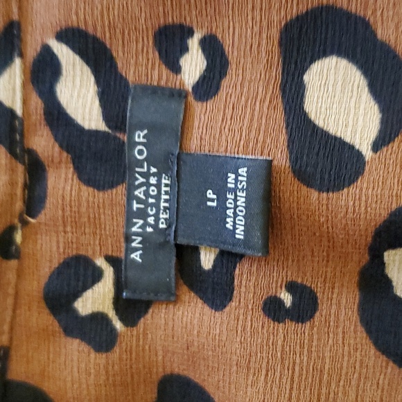 Ann Taylor Animal Print career blouse sz LP - Picture 2 of 8